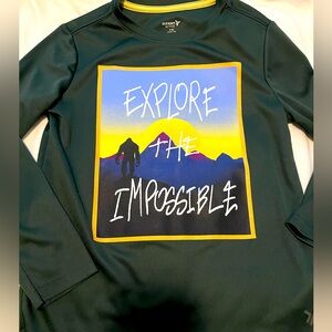 Old Navy boys long sleeve shirt. Color: Dark green